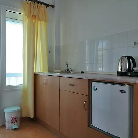 Rodon Piganousa In Spilia Leros Daire